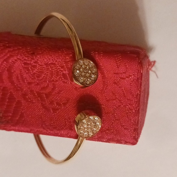 Fossil Signed Gold Toned Cuff Braclet Crystal Embellished Lightweight - Picture 2 of 3